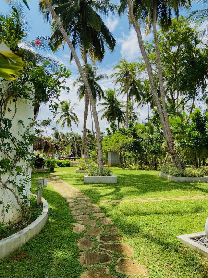 Sanjis The Seaside Cabanas Tangalle Exterior photo